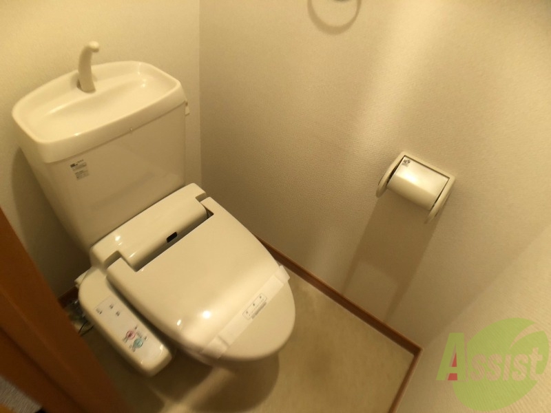 トイレ　温水洗浄便座付きのトイレは、使用しやすくうれしいですね