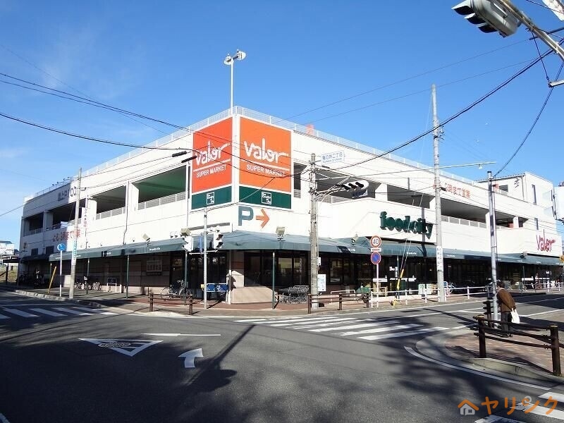 スーパー　バロー一社店（スーパー）まで735m