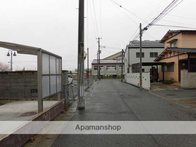 その他　前面道路（その他）まで0m