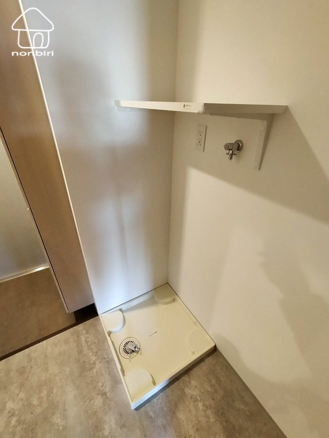 その他設備　洗濯機の上の棚が使えますよ