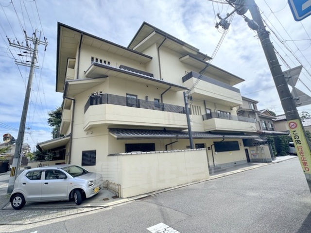 京福電鉄北野線 北野白梅町駅 徒歩12分 3階建 築47年の外観写真