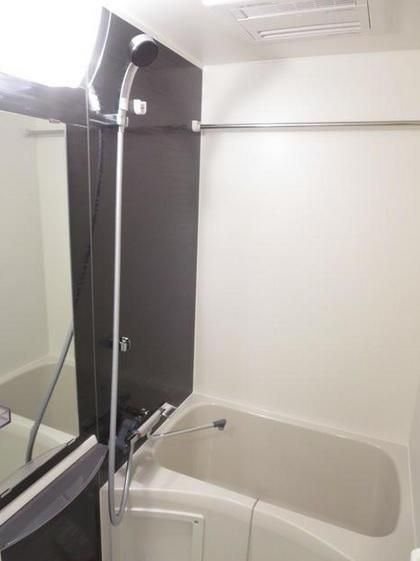 バス・シャワールーム　落ち着いた空間のお風呂です
