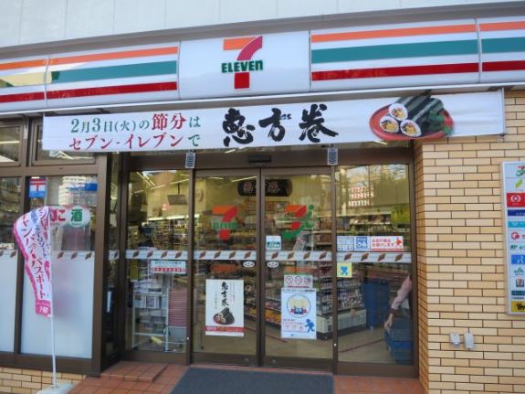 コンビニ　セブン-イレブン九段南靖国通り店（コンビニ）まで161m