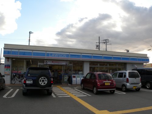 コンビニ　ローソン三木平田店（コンビニ）まで888m