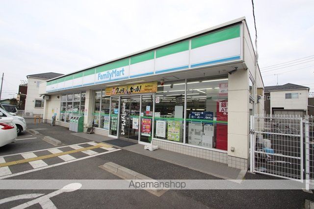 コンビニ　ファミリーマート（コンビニ）まで739m