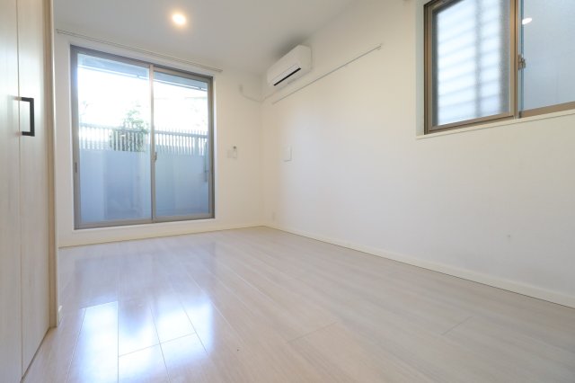 居室・リビング　※別部屋の参考写真です。