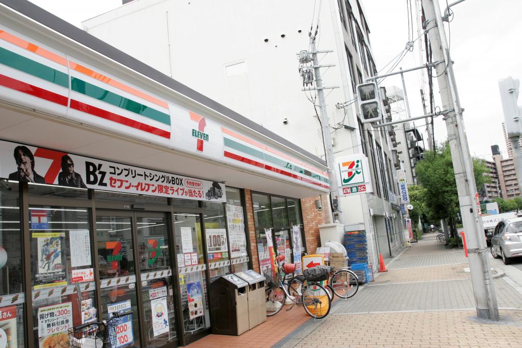 コンビニ　セブンイレブン 大阪三泉市場通店（コンビニ）まで738m