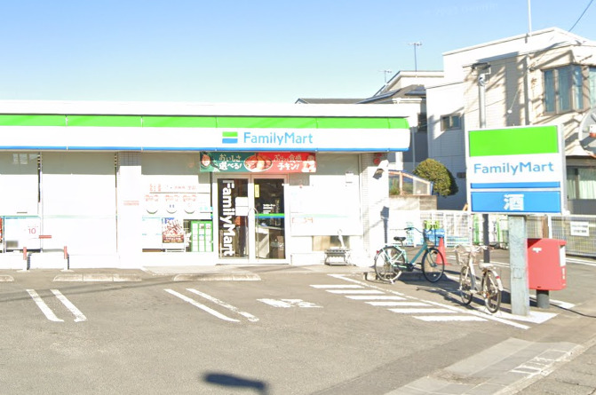 コンビニ　ファミリーマート（コンビニ）まで556m