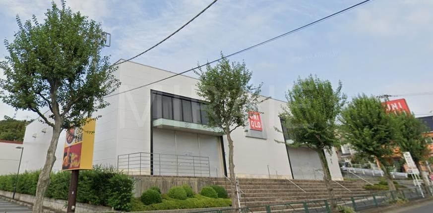 ショッピングセンター　ユニクロ町田鶴川店（ショッピングセンター）まで230m
