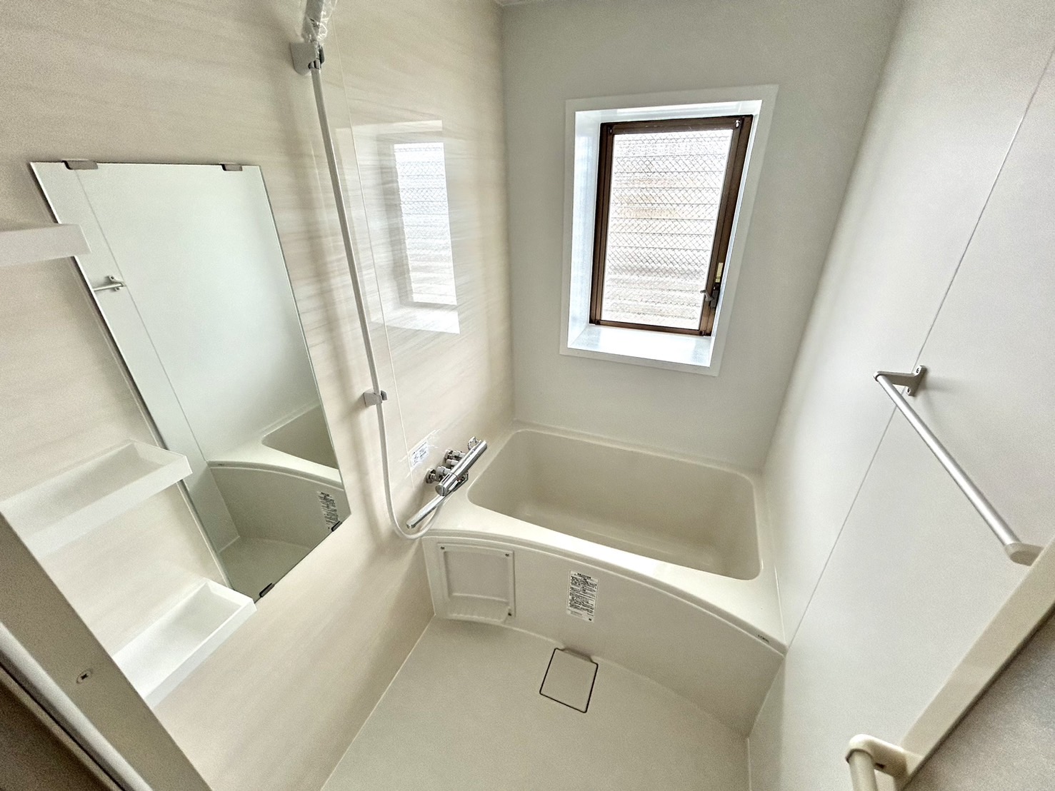バス・シャワールーム　※同建物別部屋の写真です