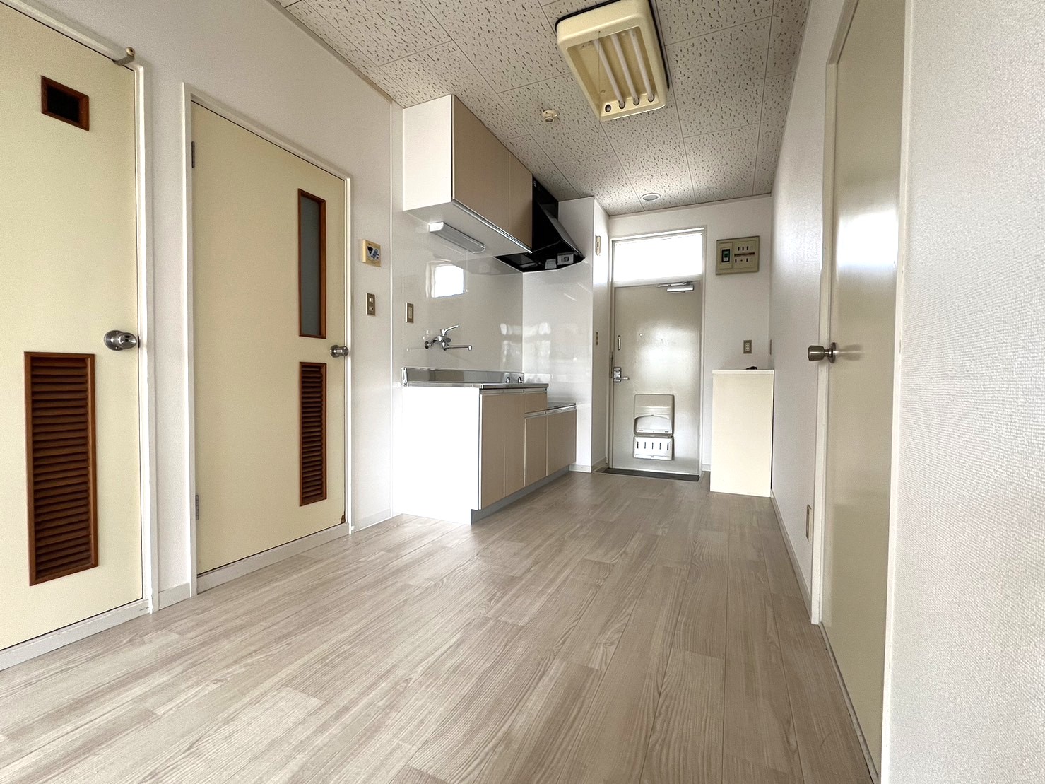 居室・リビング　※同建物別部屋の写真です