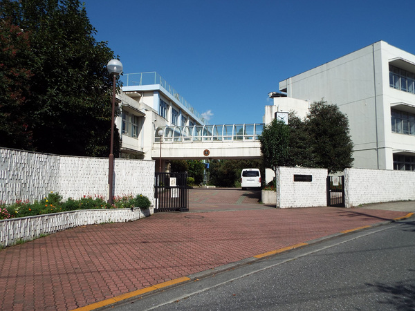 中学校　羽村第一中学校（中学校）まで1900m