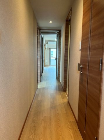玄関　※同間取り別部屋参考写真