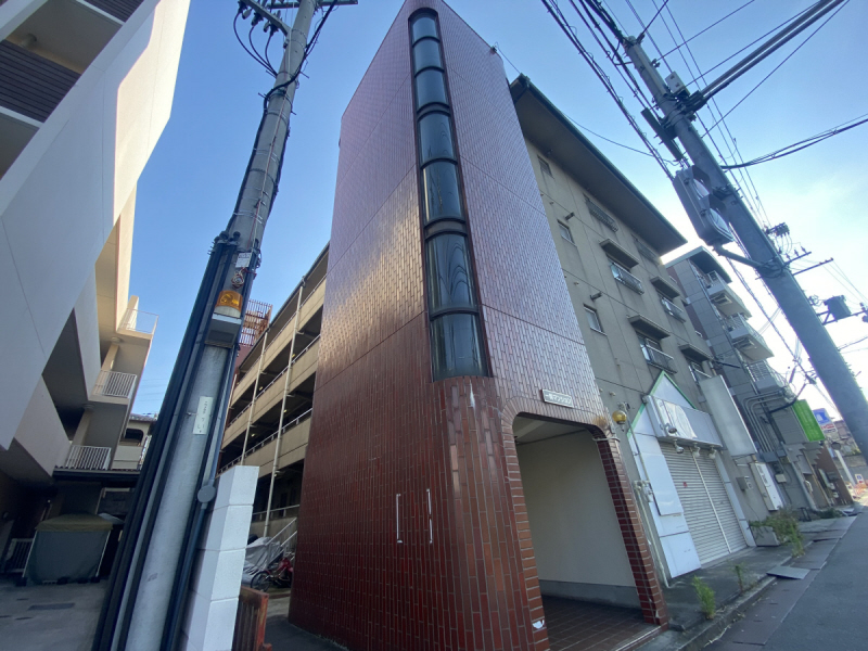 ＪＲ山陽本線 明石駅 バス乗車時間：8分 最寄りバス停で下車 徒歩5分 築43年