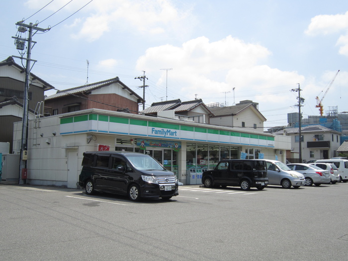 コンビニ　ファミリーマート（コンビニ）まで464m
