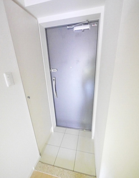 玄関　別部屋反転写真