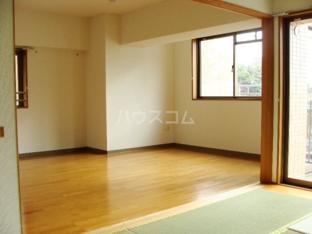 2LDK Mansion in Kohoku-ku, Yokohama, Kanagawa — photo 3 of 3