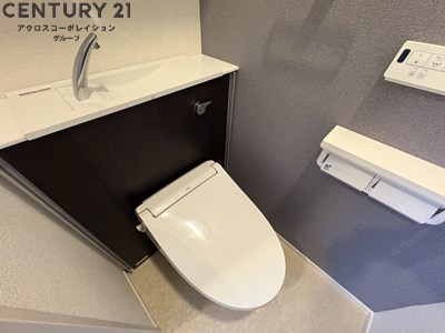 トイレ　温水洗浄便座付きのトイレです♪