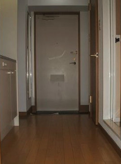 東急田園都市線 三軒茶屋駅 徒歩8分 10階建 築26年の玄関写真