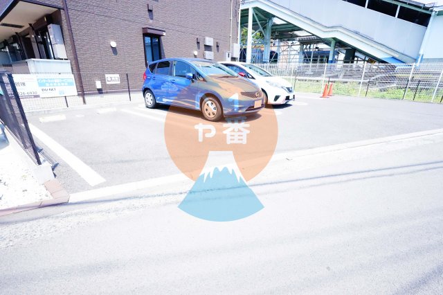 駐車場　ネット無料。駐車場