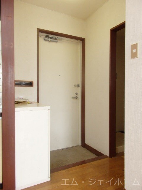 ＪＲ湖西線 新旭駅 徒歩7分 3階建 築38年の玄関写真