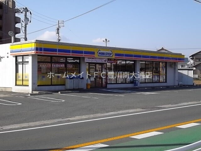 コンビニ　ミニストップ本野町店（コンビニ）まで730m