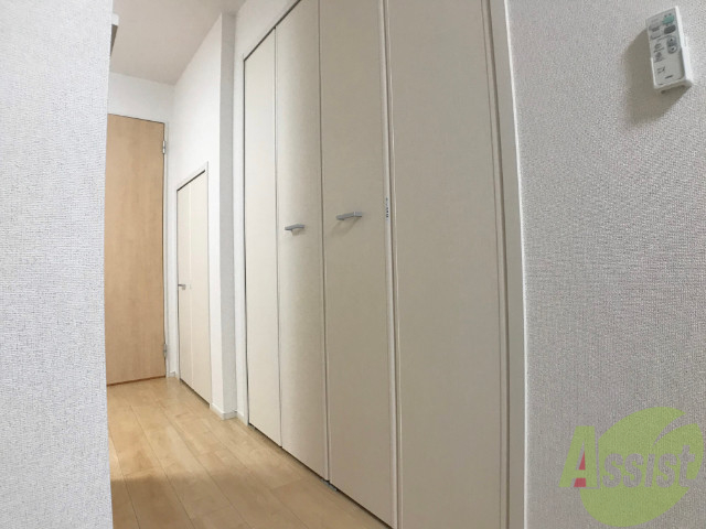 玄関　玄関からの目線です。光が差し込む素敵なお部屋ですよ。