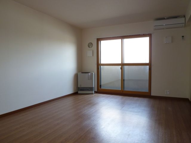 プランドールヒルズ弐号館の居間写真