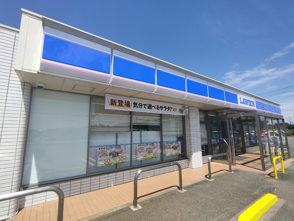 コンビニ　ローソン 富里ファミリータウン前店（コンビニ）まで383m