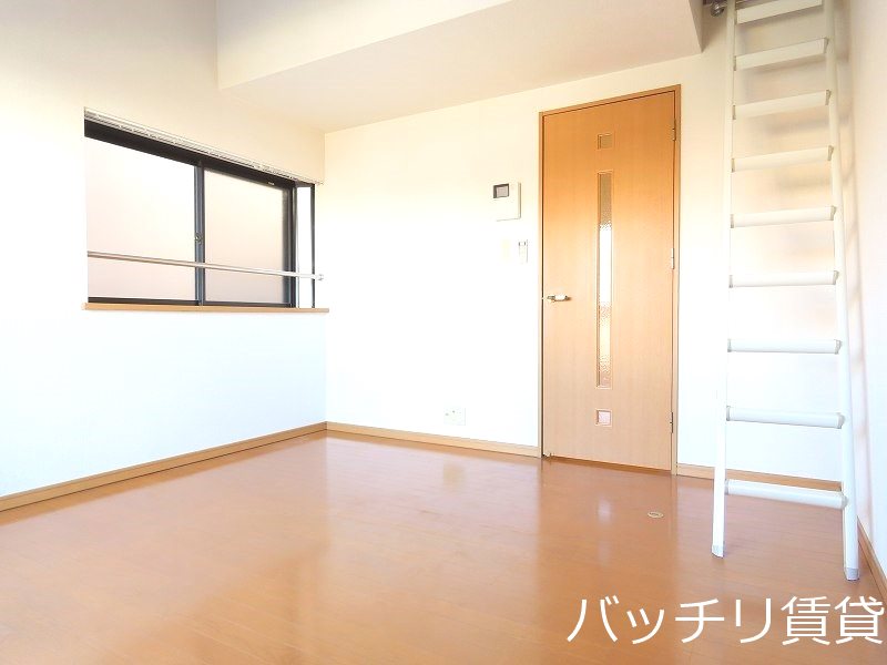 居室・リビング　同型タイプの為、現状を優先致します。