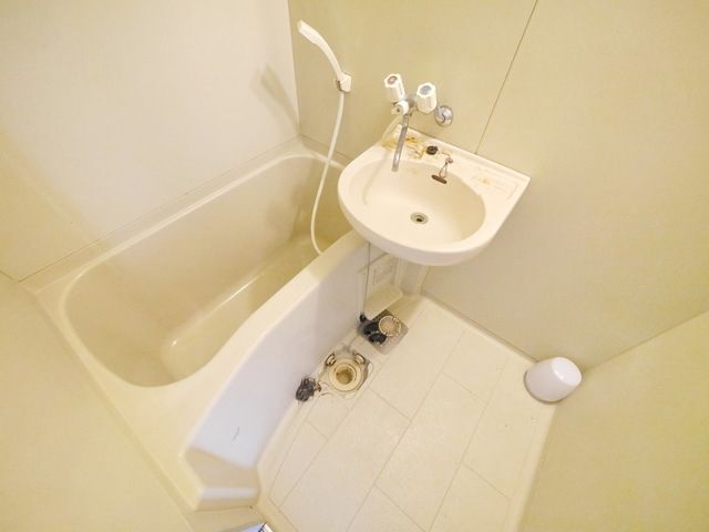 バス・シャワールーム　別部屋参考写真