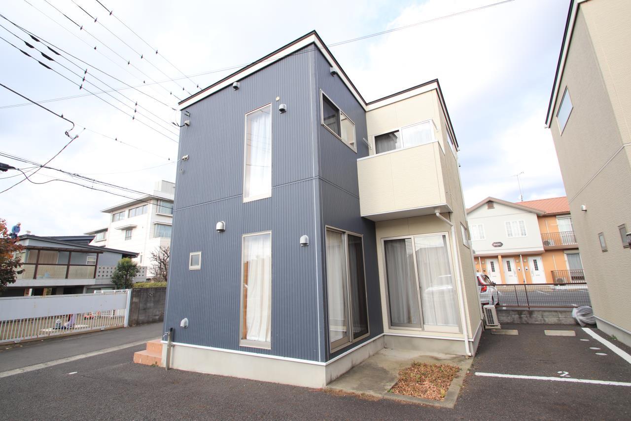 建物外観　キューブ型の建物です