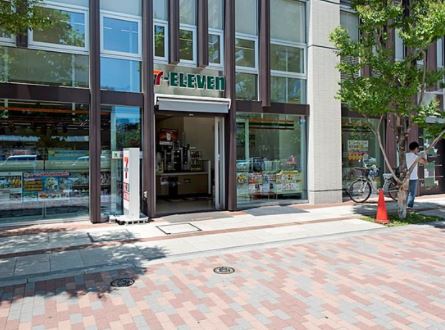 コンビニ　セブンイレブン月島駅前店（コンビニ）まで145m