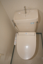 トイレ　シャワートイレついてますよ