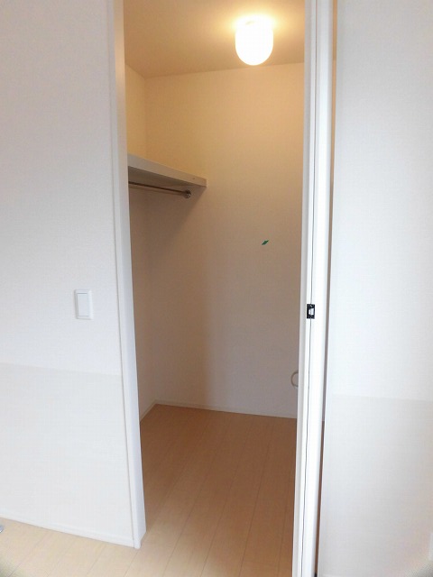 収納　北側洋室のウォークインクローゼット