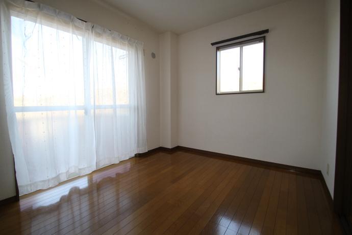 バルコニー　6帖洋間