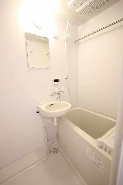 バス・シャワールーム　同物件、別号室のものです。