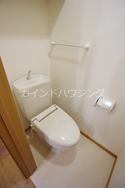 【泉南市信達市場のアパートのトイレ】