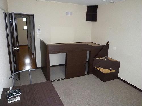 収納　ベッド下、階段下は収納スペースです