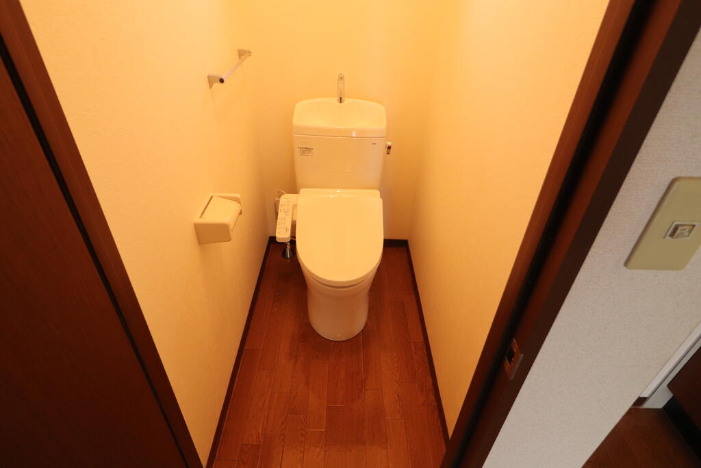 トイレ　トイレです。洗浄機能付になりました。