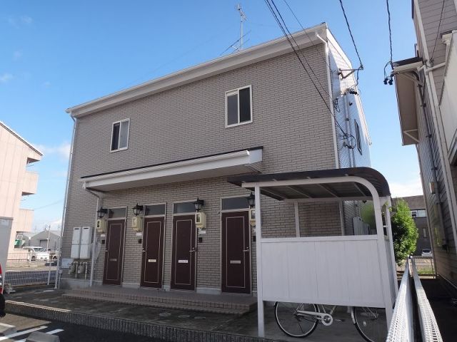 犬山市松本町のアパートの建物外観