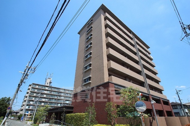 寝屋川市木屋元町のマンションの建物外観