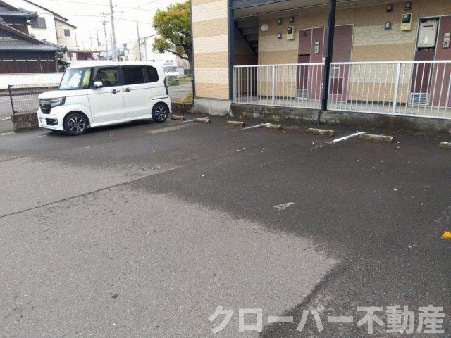 【レオパレスルイーズ坂出の駐車場】