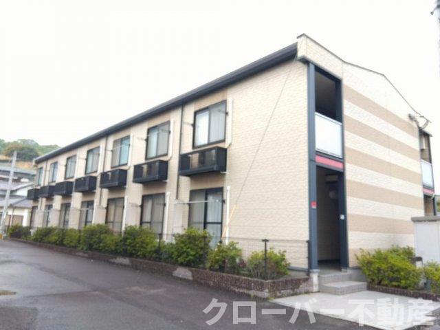 【レオパレスルイーズ坂出の建物外観】