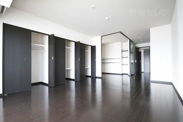 収納　３０１号室の写真です（床の色変わる可能性有）