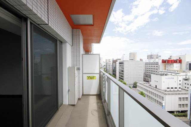 バルコニー　３０１号室の写真です（床の色変わる可能性有）