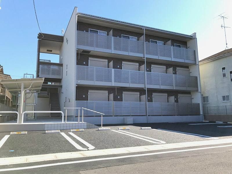 白岡市西のマンションの建物外観