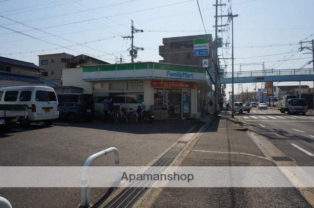 コンビニ　ファミリーマート（コンビニ）まで635m