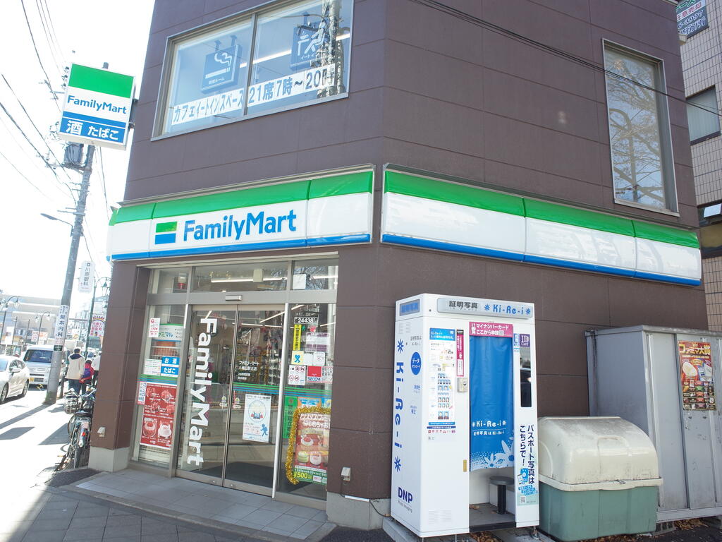 コンビニ　ファミリーマート八幡山駅北店（コンビニ）まで113m