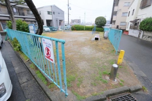 【吹田市岸部中のアパートの公園】